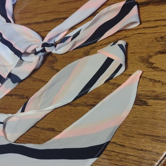 The Limited Woman's Pullover Blouse - Picture 5 of 5